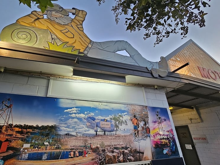 Click to view all images Motel business for sale in Lightning Ridge - Image 2