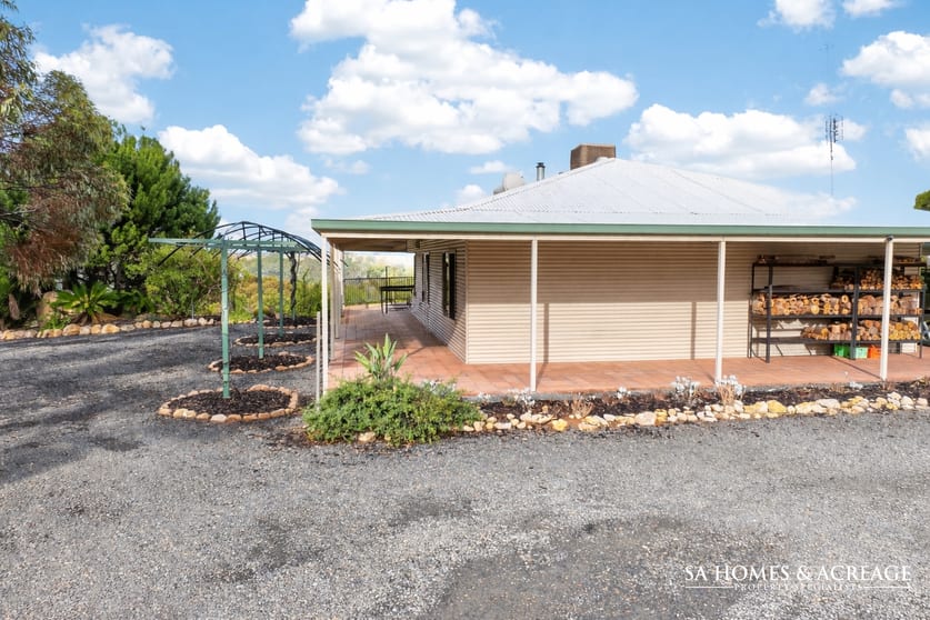 Click to view all images 51 Merivale Street Blanchetown SA 5357 - Image 2