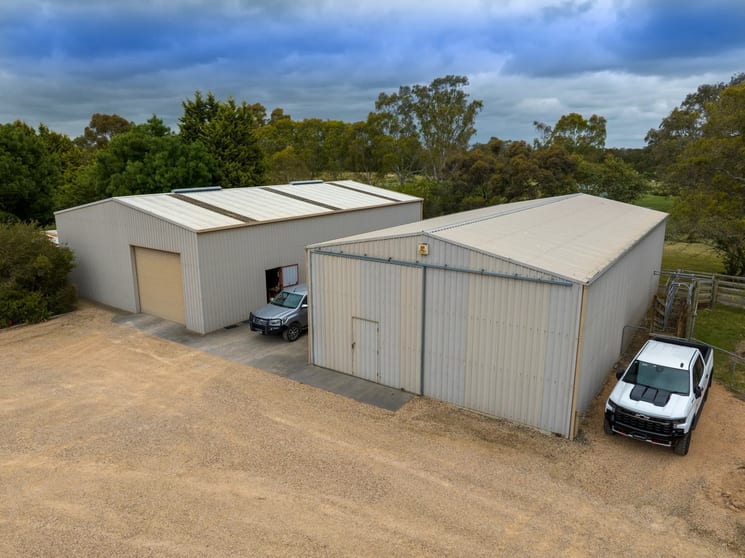Click to view all images 120 Old Plenty Road Yan Yean VIC 3755 - Image 2