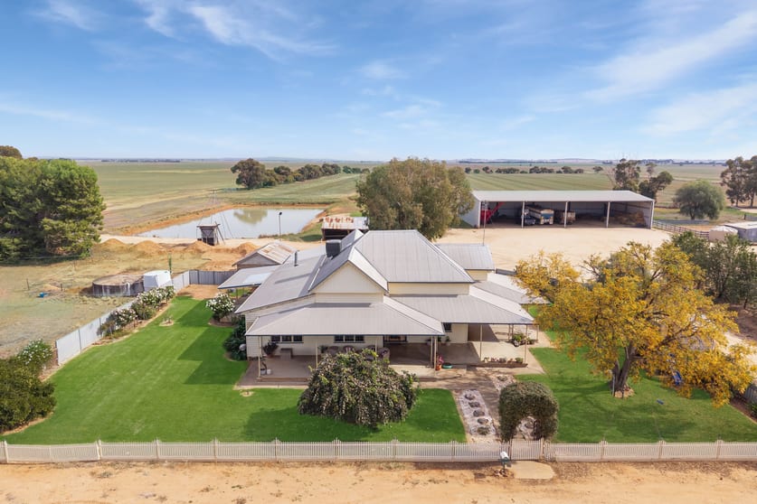 Click to view all images 220 Loddon West Road Fernihurst VIC 3518 - Image 2