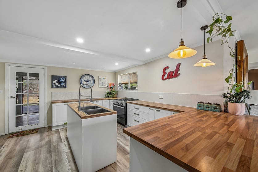 Click to view all images 71 Winchester Crescent Mudgee NSW 2850 - Image 2