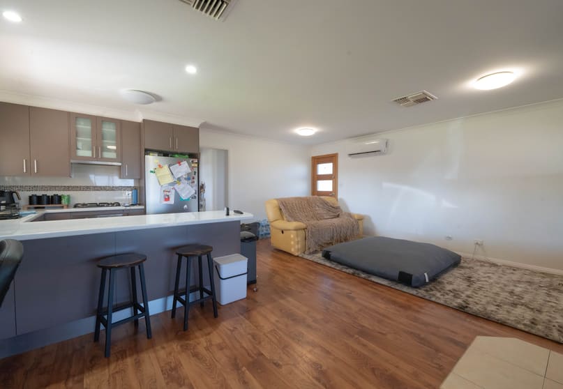 Click to view all images 10A No Mistake Lane Parkes NSW 2870 - Image 3