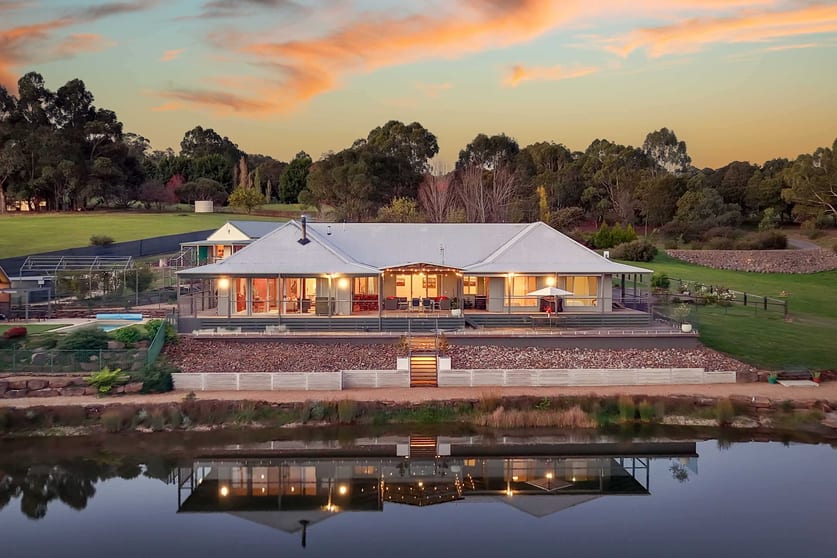 Click to view all images 26 Grandview Drive Barwite VIC 3722 - Image 1