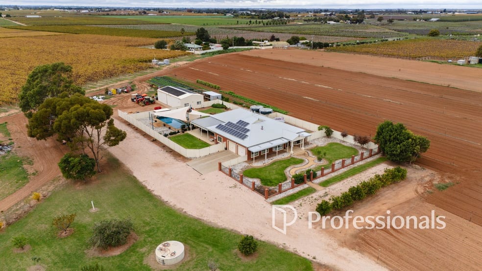 Click to view all images 39 Cowanna Avenue Merbein South VIC 3505 - Image 2
