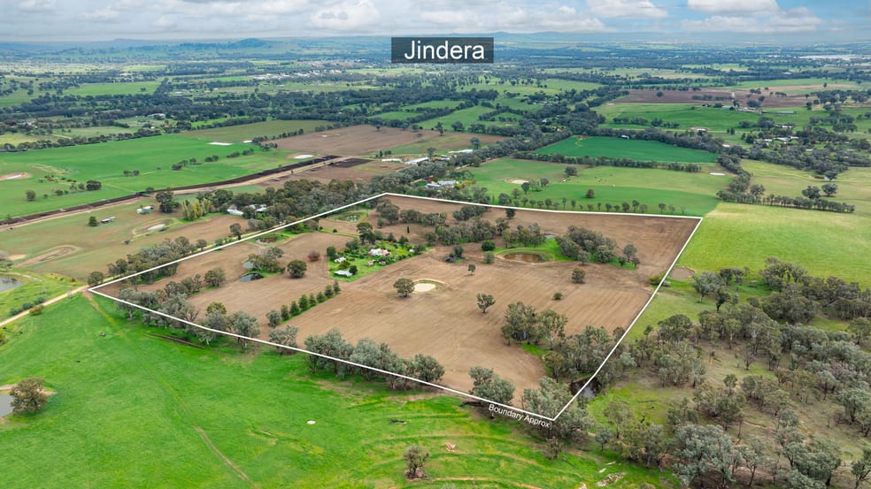 Click to view all images 81 Sawyer Road Jindera NSW 2642 - Image 2