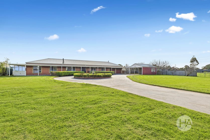 Click to view all images 495 Tyabb Tooradin Road Pearcedale VIC 3912 - Image 2