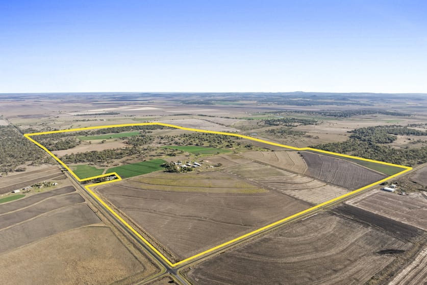 Click to view all images 1192 Clifton Pittsworth Road Felton South QLD 4358 - Image 3