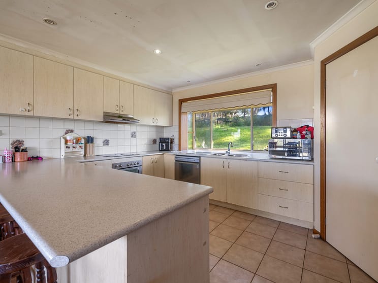 Click to view all images 15 Stedmans Road Korumburra VIC 3950 - Image 2