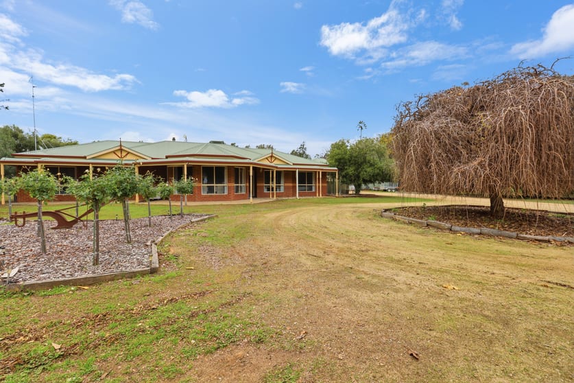 Click to view all images 48 Moama Street Mathoura NSW 2710 - Image 1