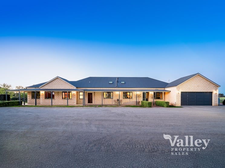 Click to view all images 520 Pyke Road Tatura East VIC 3616 - Image 2