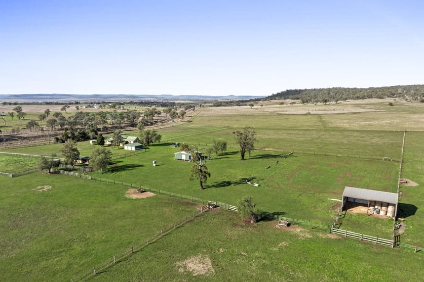 Click to view all images 26 Jacksons Road Greenmount QLD 4359 - Image 2