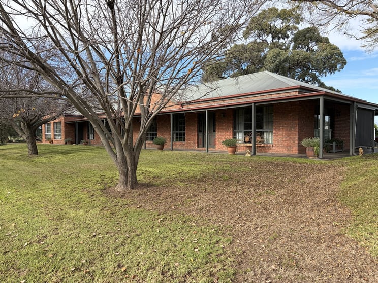 Click to view all images 22 Glanville Road Echuca Village VIC 3564 - Image 2