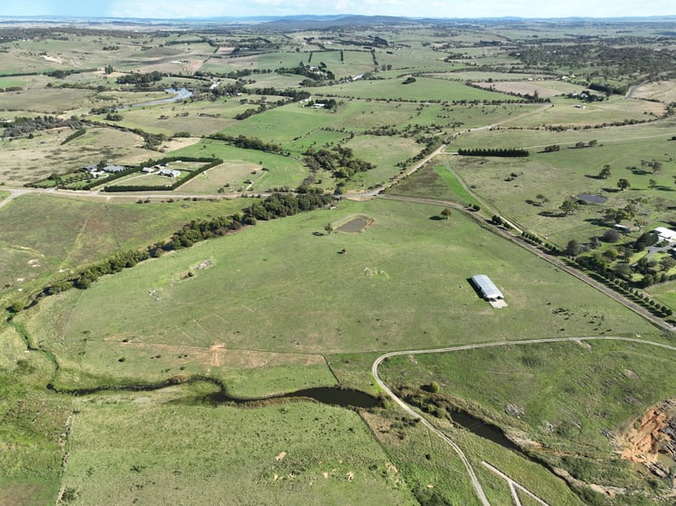 Click to view all images 250 Chinamans Lane Goulburn NSW 2580 - Image 2