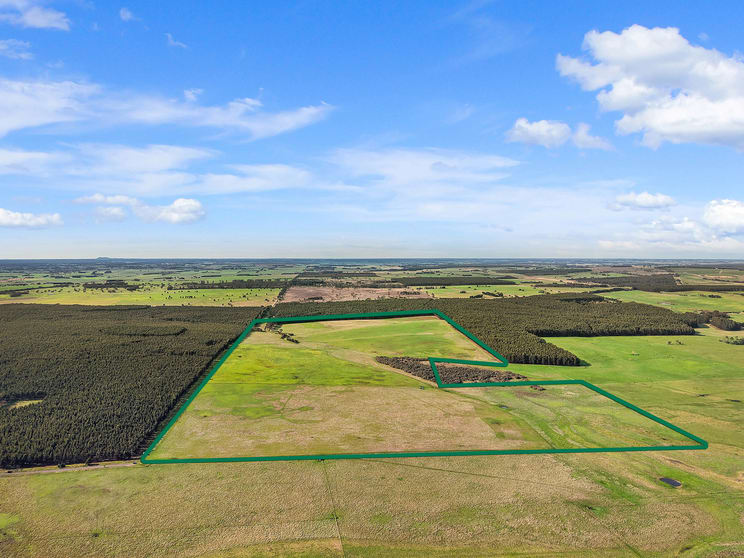 Click to view all images 207 Hardys Road Knebsworth VIC 3286 - Image 2