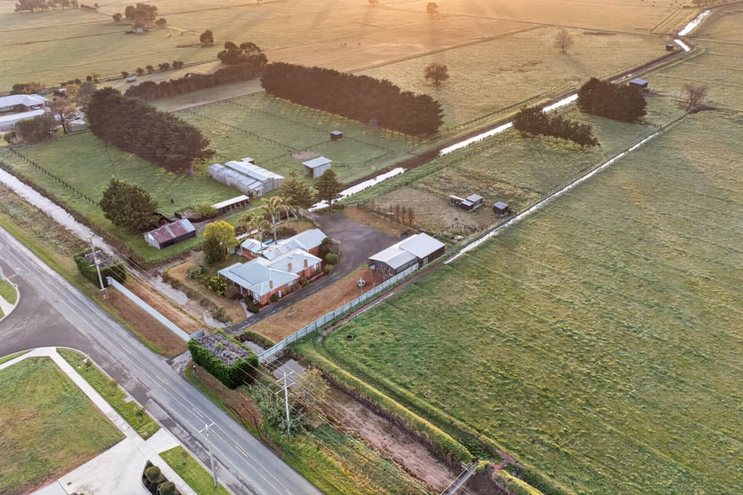 Click to view all images 266 Somerton Park Road Sale VIC 3850 - Image 2