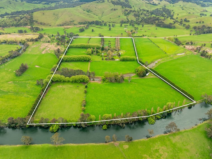 Click to view all images 426 Back Eildon Road Thornton VIC 3712 - Image 3