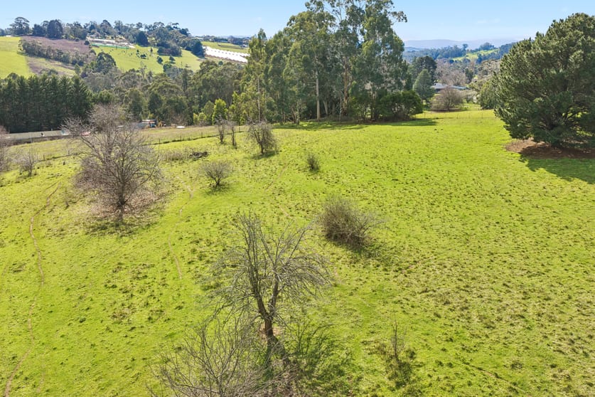 Click to view all images 14 Hunter Road Silvan VIC 3795 - Image 3