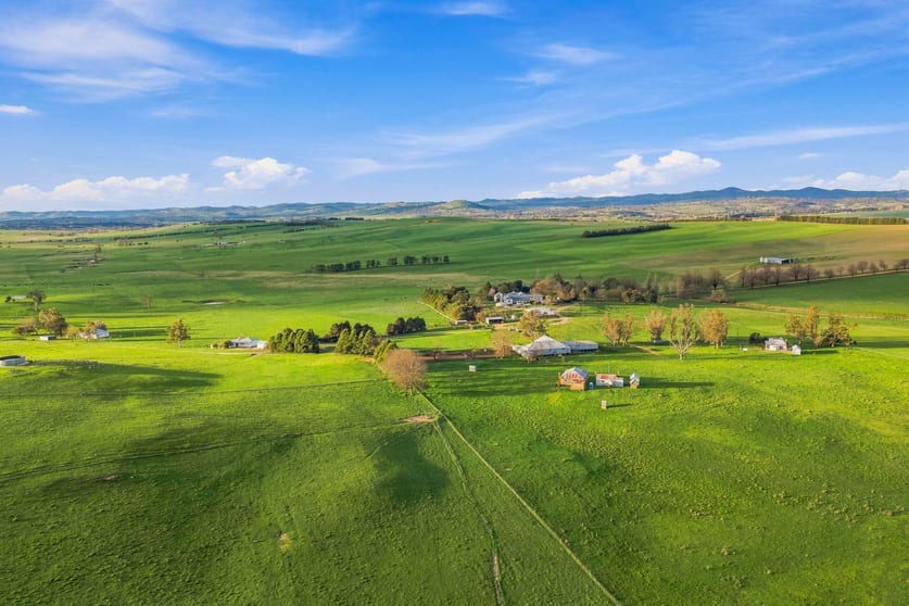 Click to view all images 594 Dog Trap Road Yass NSW 2582 - Image 3