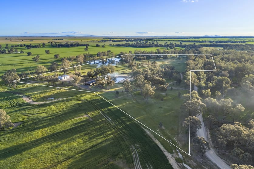 Click to view all images 251 Fulham Road Torrumbarry VIC 3562 - Image 2