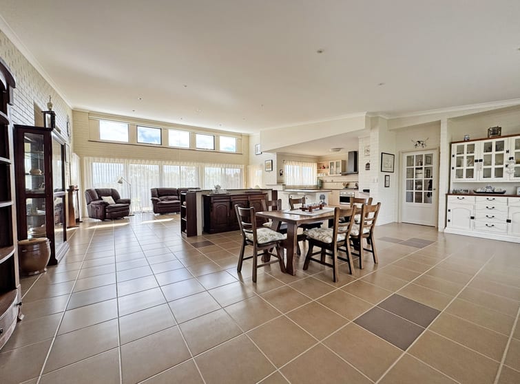 Click to view all images 90 Tuart Forest Grove Pink Lake WA 6450 - Image 3