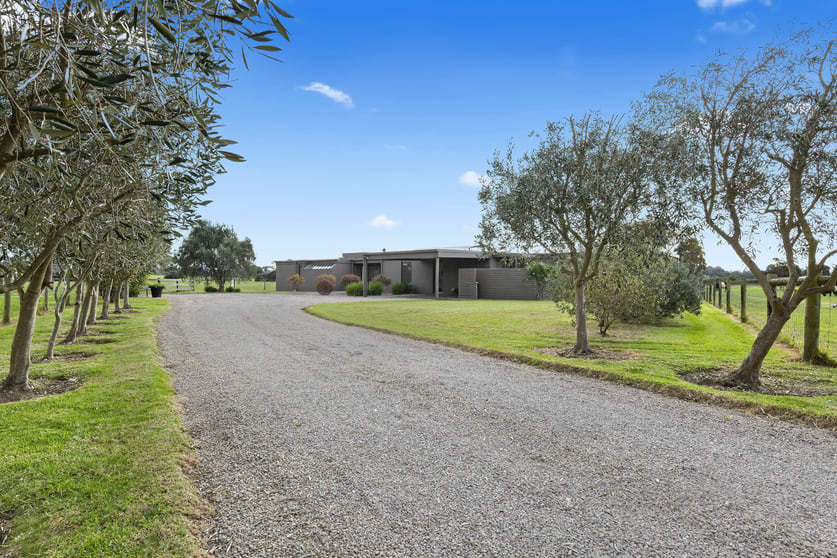 Click to view all images 10 Bayview Road Balnarring Beach VIC 3926 - Image 3