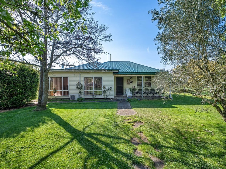 Click to view all images 758 Coleraine - Cavendish Road Cavendish VIC 3314 - Image 2