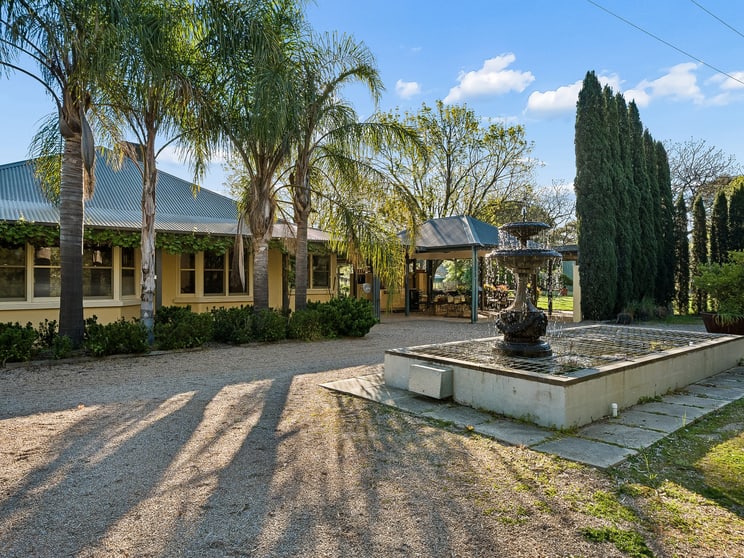 Click to view all images 253 Clear Creek Road Byawatha VIC 3678 - Image 2