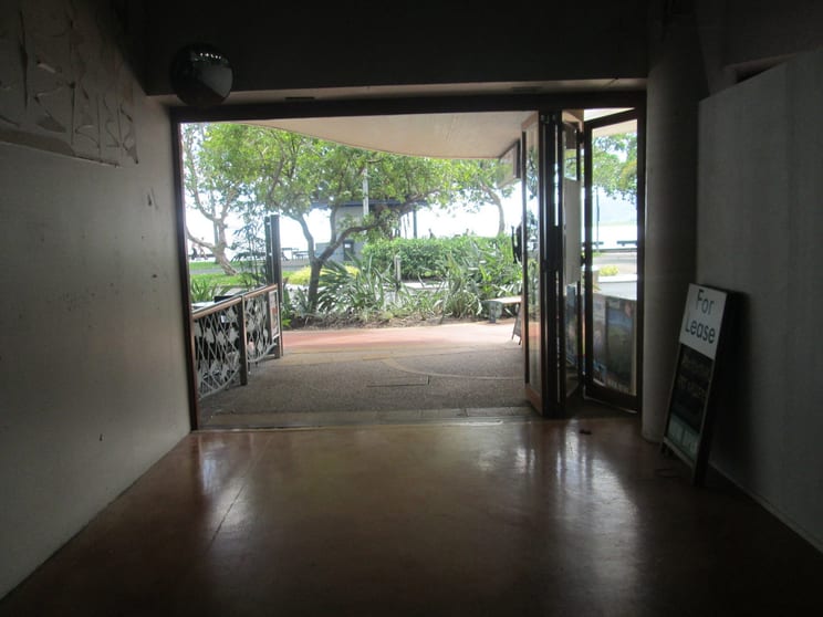 Click to view all images 2/99 Esplanade Cairns QLD 4870 - Image 3