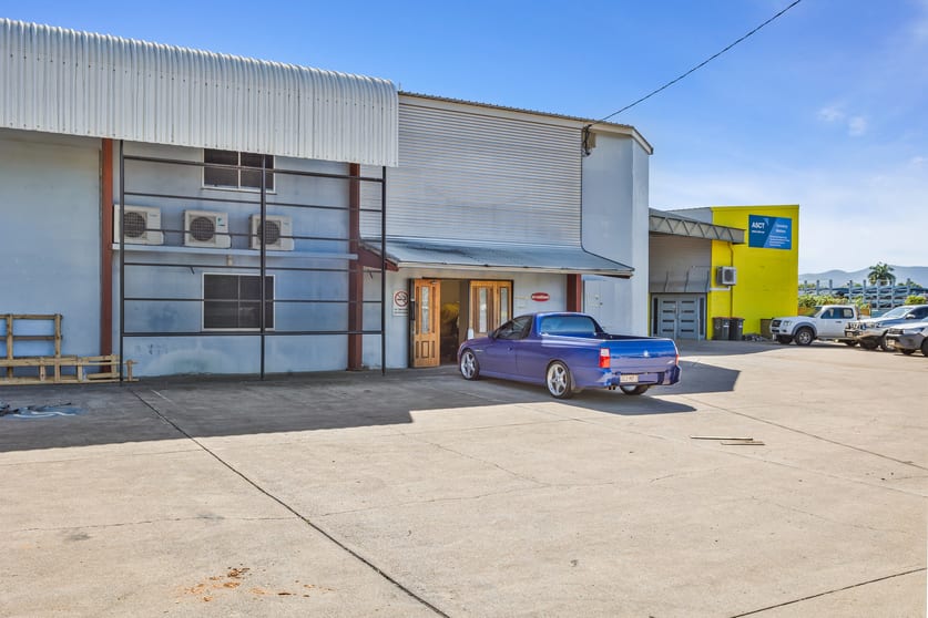 Factory, Warehouse & Industrial commercial property for lease at Unit/90-92 Hollingsworth Street Kawana QLD 4701
