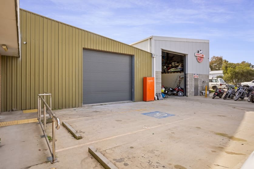 Factory, Warehouse & Industrial commercial property for lease at 22 Conrad Place Lavington NSW 2641