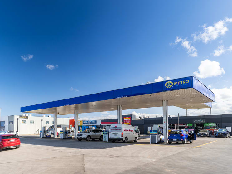 Shop & Retail commercial property for sale at 211 Leakes Road Truganina VIC 3029