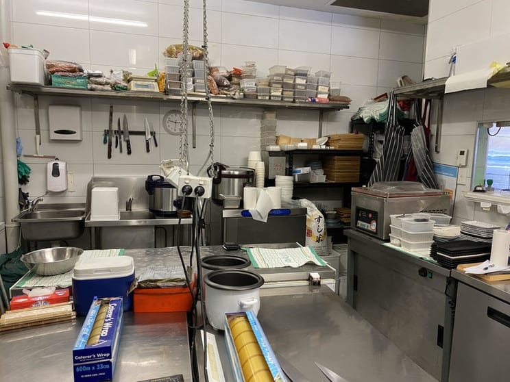 Japanese cuisine Restaurant for urgent sell