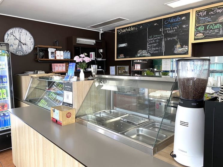 Cafe for sale in the centre of springwood $300,000