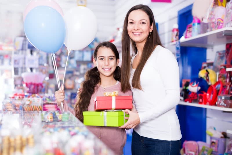 6 Days Semi-Managed Discount Variety Shop Near City Ref: 13554 6 Days Semi-Managed Discount Variety Shop Near City Ref: 13554