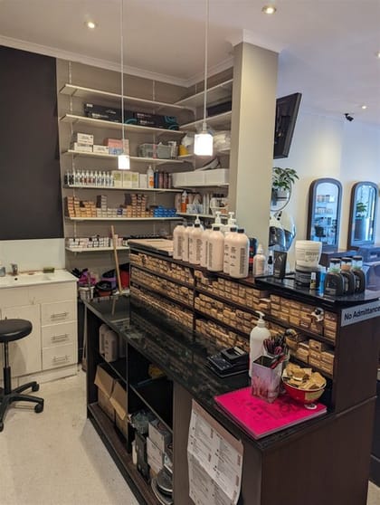 Spacious Hair Salon with Beauty Room in Prime Doncaster East Location Spacious Hair Salon with Beauty Room in Prime Doncaster East Location