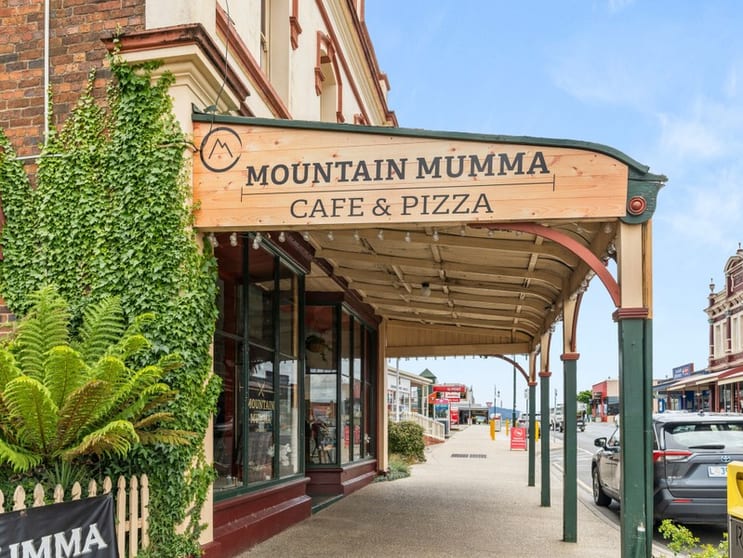 Iconic Café in the Heart of Sheffield, North West Tasmania