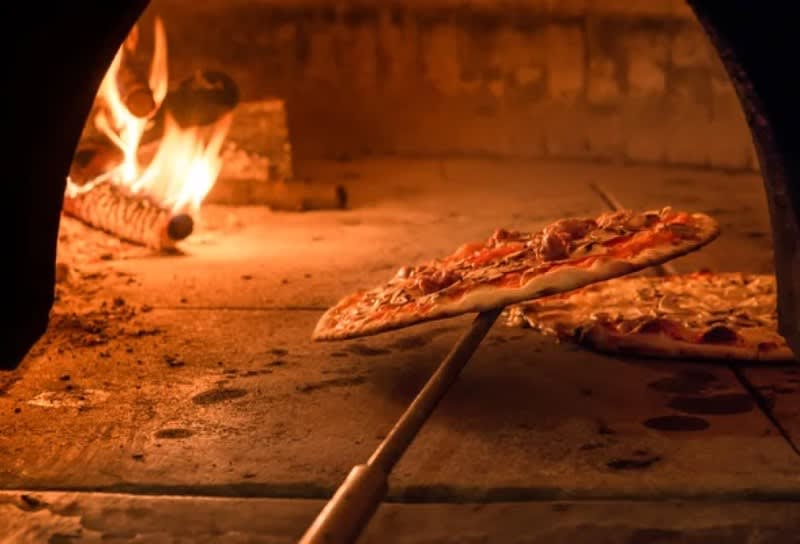 Italian Restaurant and Takeaway Taking a Huge $19,000 p/w! (Our Ref: V2073) Italian Restaurant and Takeaway Taking a Huge $19,000 p/w! (Our Ref: V2073)