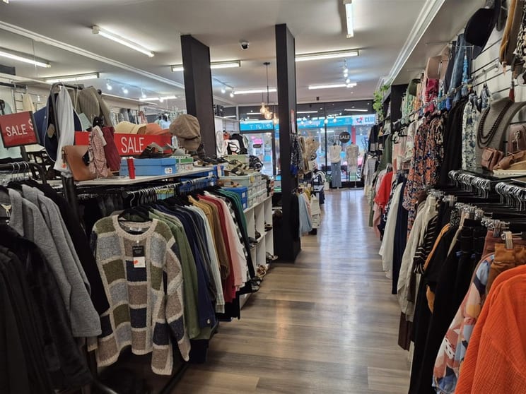 Popular Women's Fashion Boutique - Prime Location Popular Women's Fashion Boutique - Prime Location