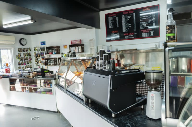 CAFE BUSINESS & HOUSE FOR SALE - Painters Cafe, Corowa NSW - 1P0542 CAFE BUSINESS & HOUSE FOR SALE - Painters Cafe, Corowa NSW - 1P0542