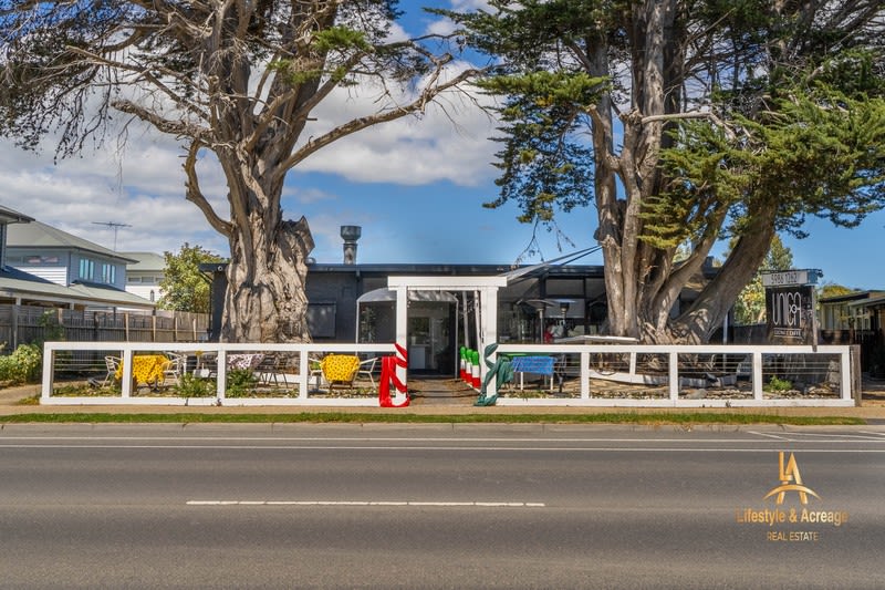 "Turnkey Italian Café & Restaurant in Blue-Chip Mornington Peninsula Location" "Turnkey Italian Café & Restaurant in Blue-Chip Mornington Peninsula Location"