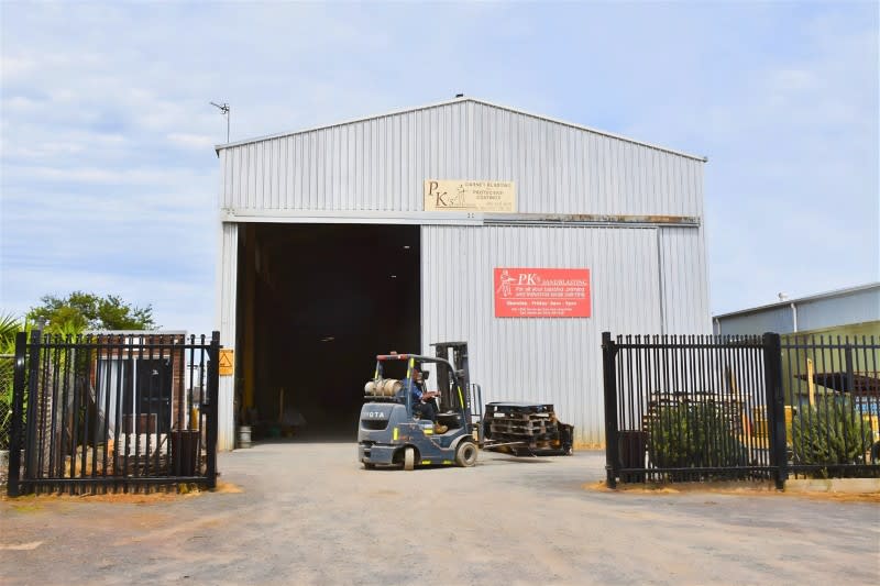 Industrial Freehold With Specialised Infrastructure Industrial Freehold With Specialised Infrastructure