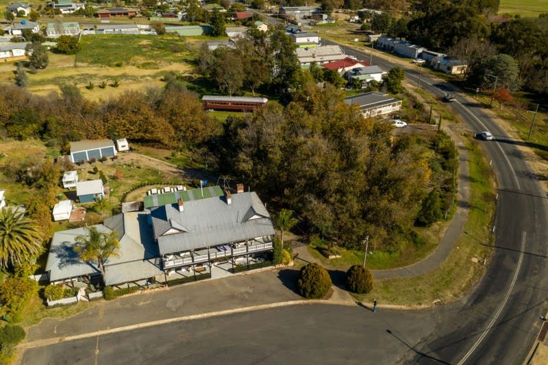 Freehold Historic Hotel / Guest House for Sale - Riverina Freehold Historic Hotel / Guest House for Sale - Riverina