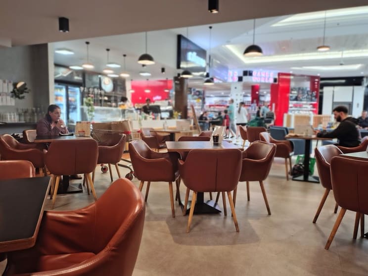 Premium Franchise Café Opportunity in a High-Traffic Shopping Centre Premium Franchise Café Opportunity in a High-Traffic Shopping Centre