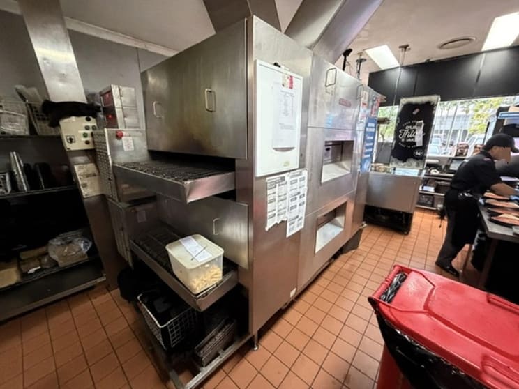 Dominos Pizza! Corinda Brisbane! Low Rent! TO $25,000 per week! Suit Owner/Operator! Dominos Pizza! Corinda Brisbane! Low Rent! TO $25,000 per week! Suit Owner/Operator!