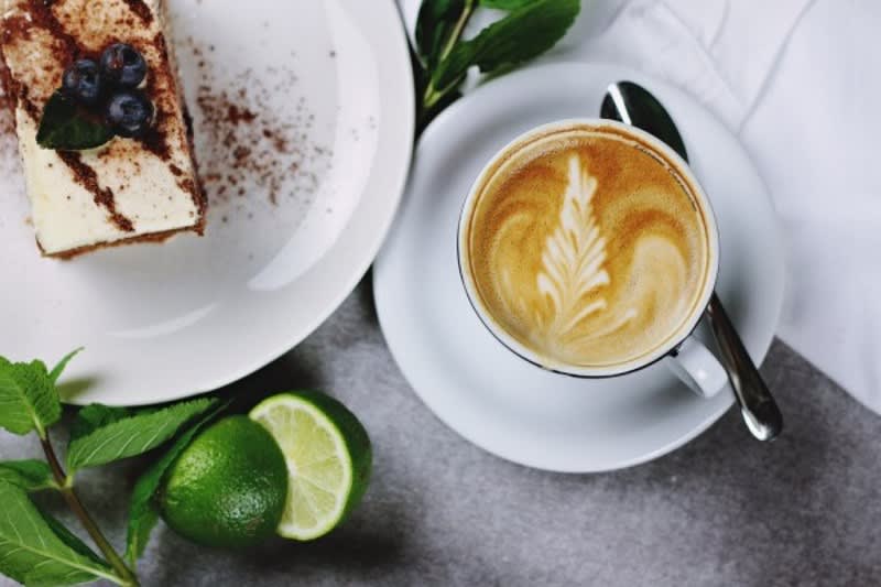 Café with Great Location | Next to Train Station | Liquor Licence (VS0319)