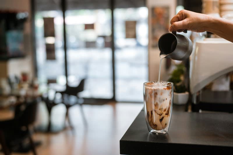 Long-Established Café in Prime Croydon Location  Massive Indoor & Outdoor Capacity [2609281]