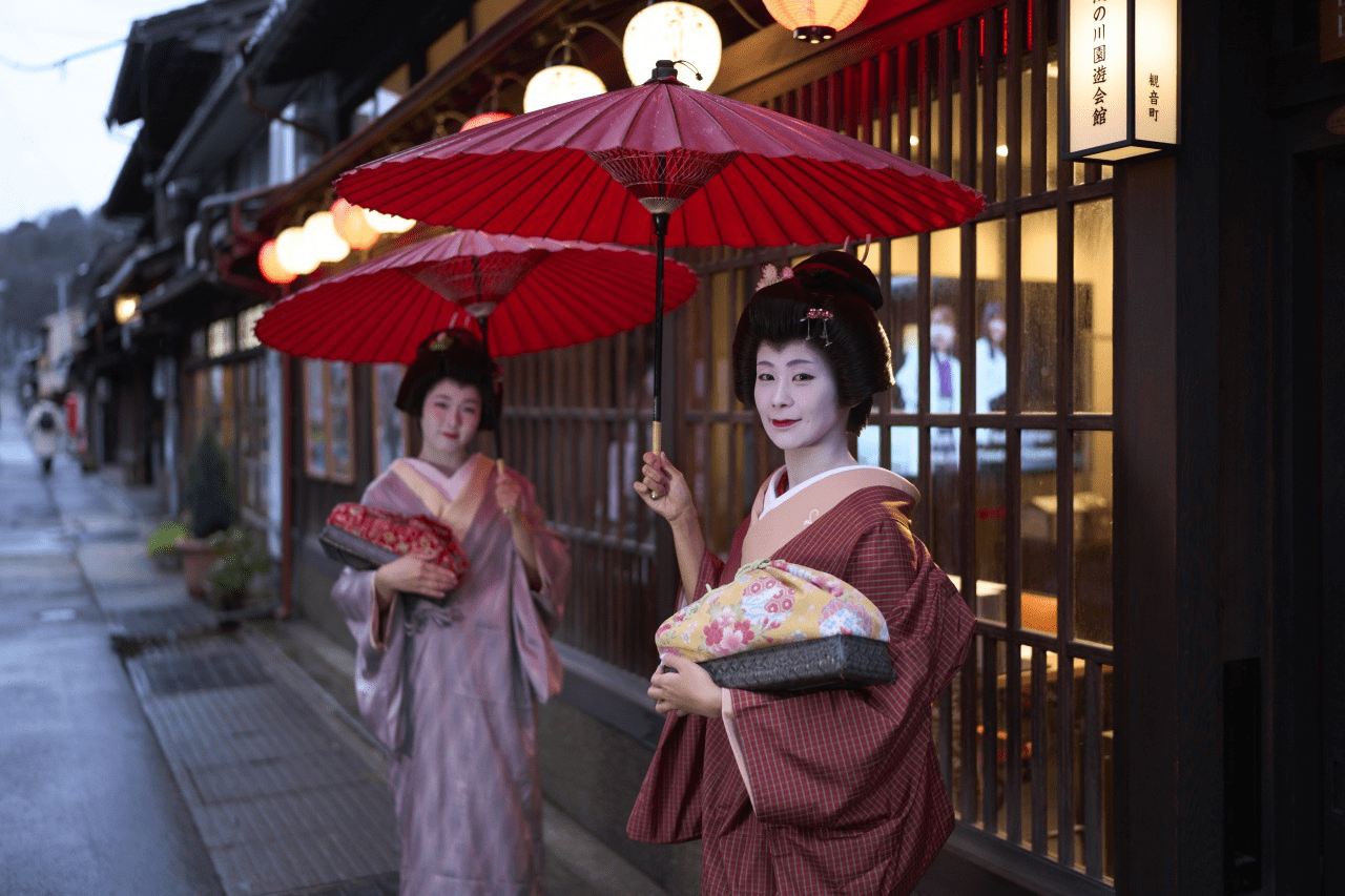 Cultural Experiences at Kanazawa Geisha and Teahouse District Museum