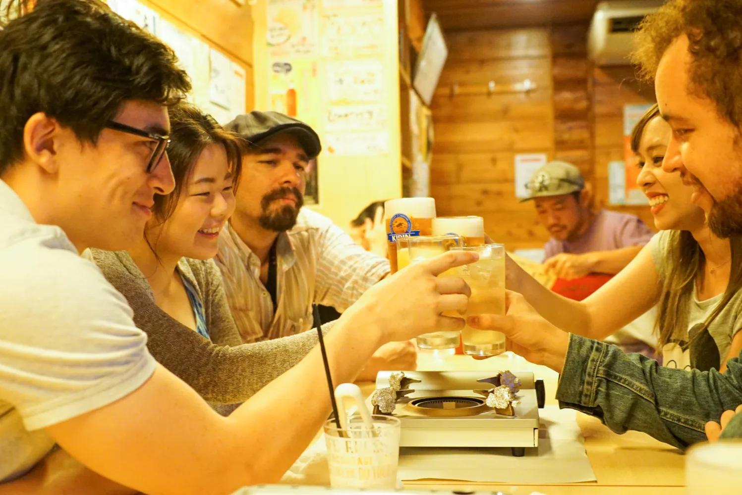 After Returning from Shikotsuko Lake, Enjoy Bar Hopping with a Local Guide at Night