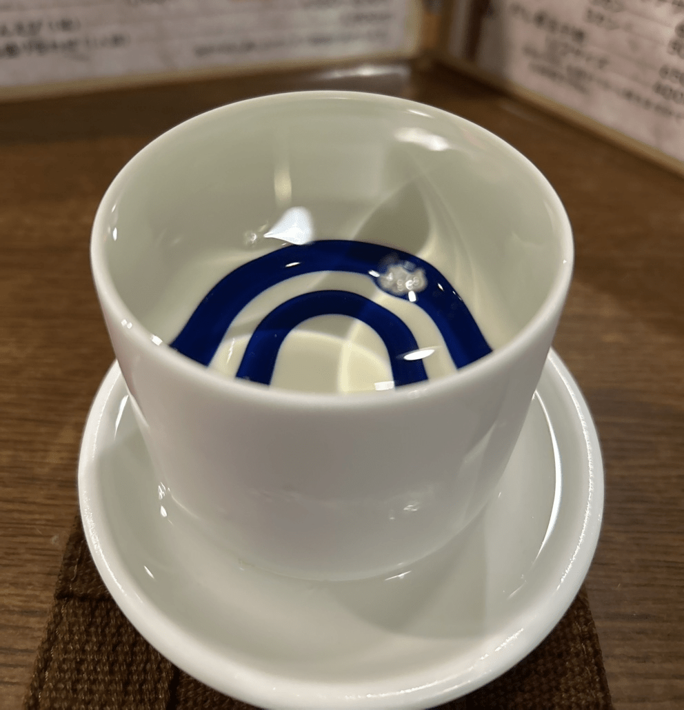 Alcohol Lineup Ranging from Famous Sake to Rare Brands