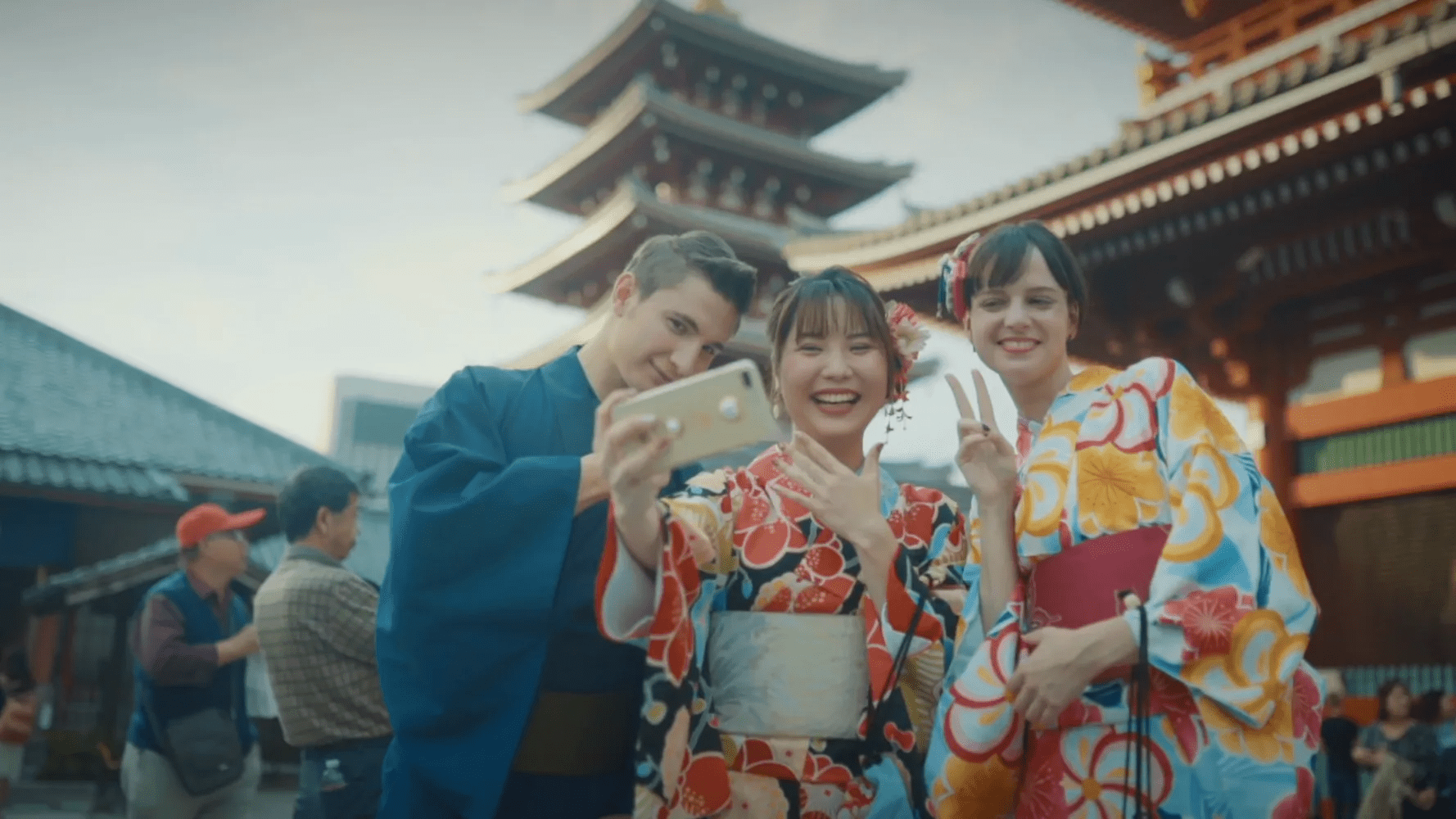 Taking Photos in Kimono and Enjoying Exquisite Cuisine